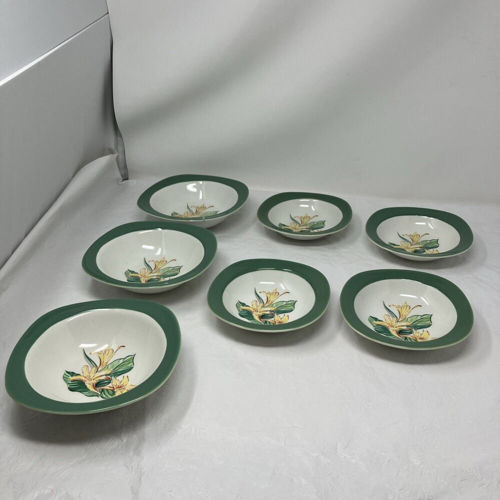 Taylor Smith Taylor Conversation Day Lily Bowls Lot Of 4 Berry Desert & 3 Cereal